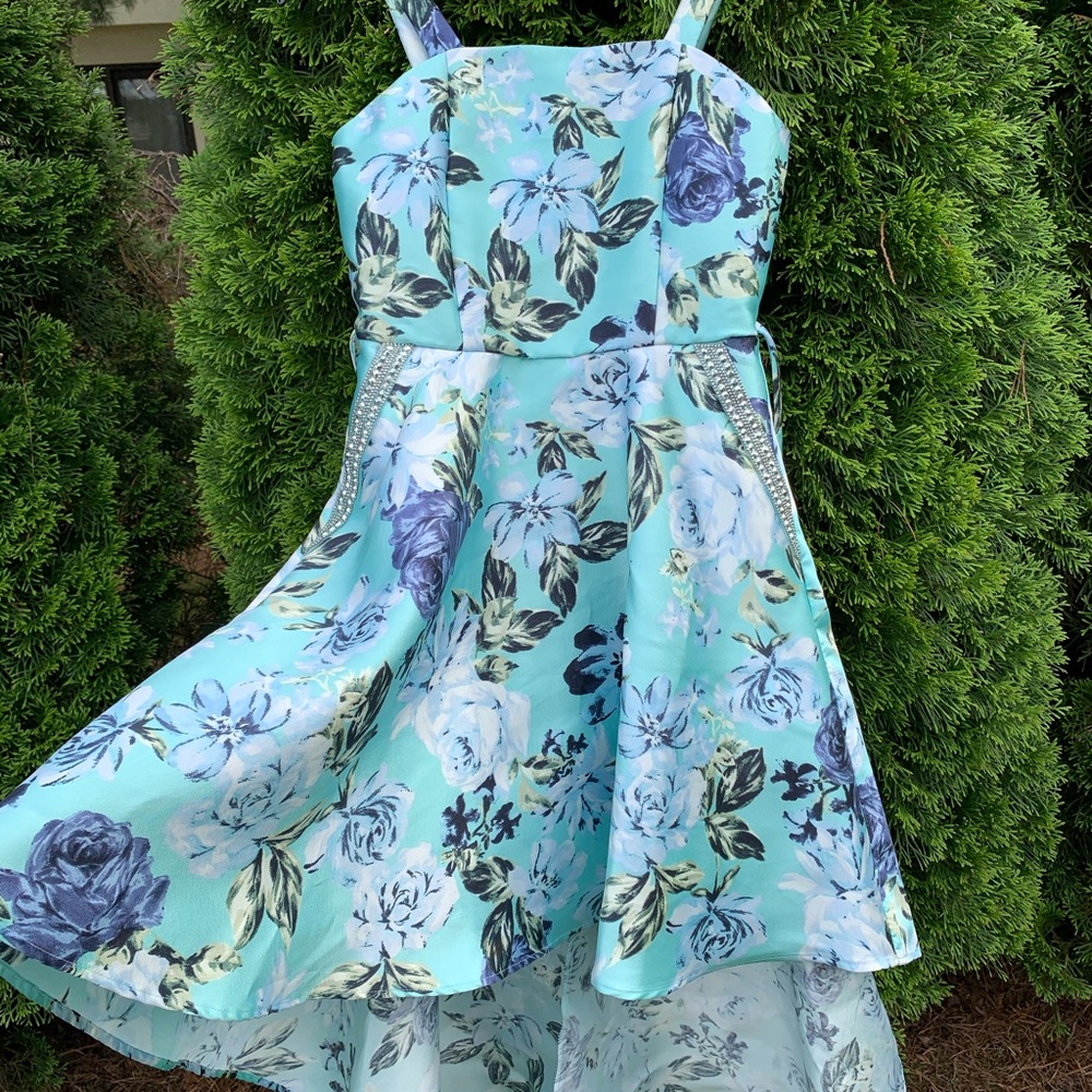 puffy flowy blue flower pattern dress